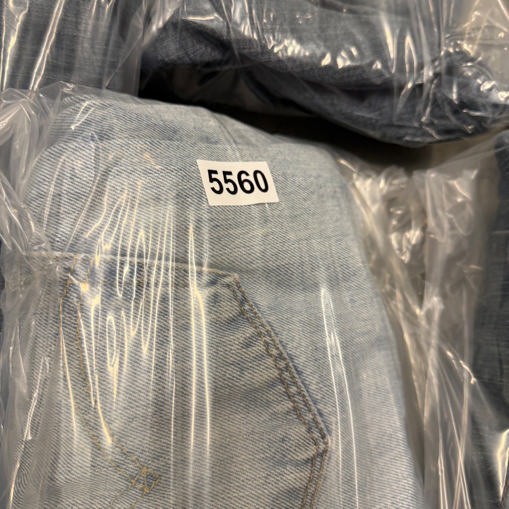 Levis 505 Regular Fit Straight Leg Jeans Mens 40x29 Light Wash Distressed Blue - Picture 5 of 5